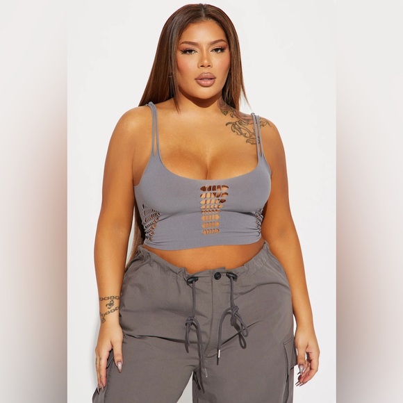 Fashion nova ripped grey tank crop top - Picture 4 of 7